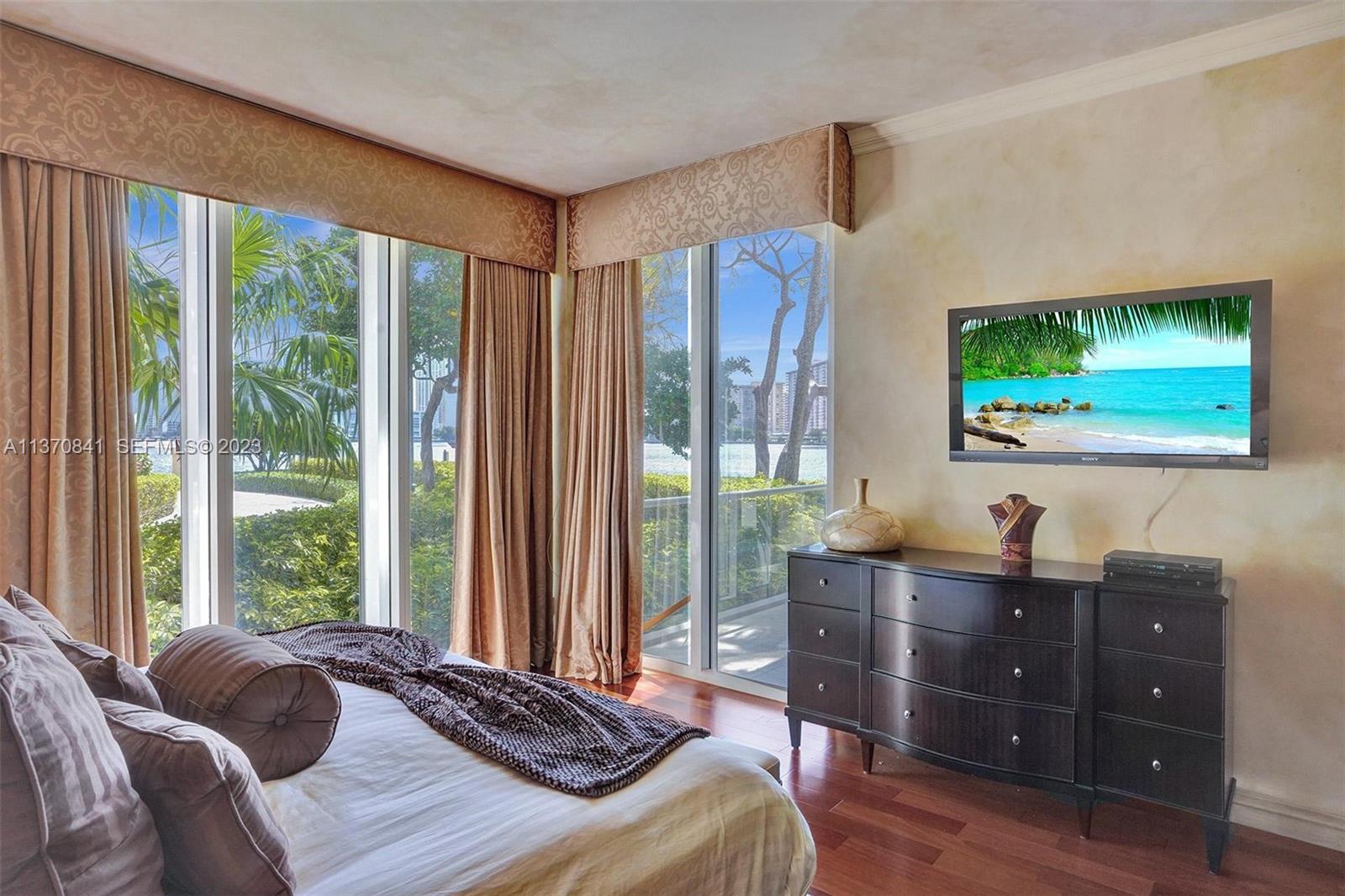 2600 Island Boulevard 101 Property Photo 3