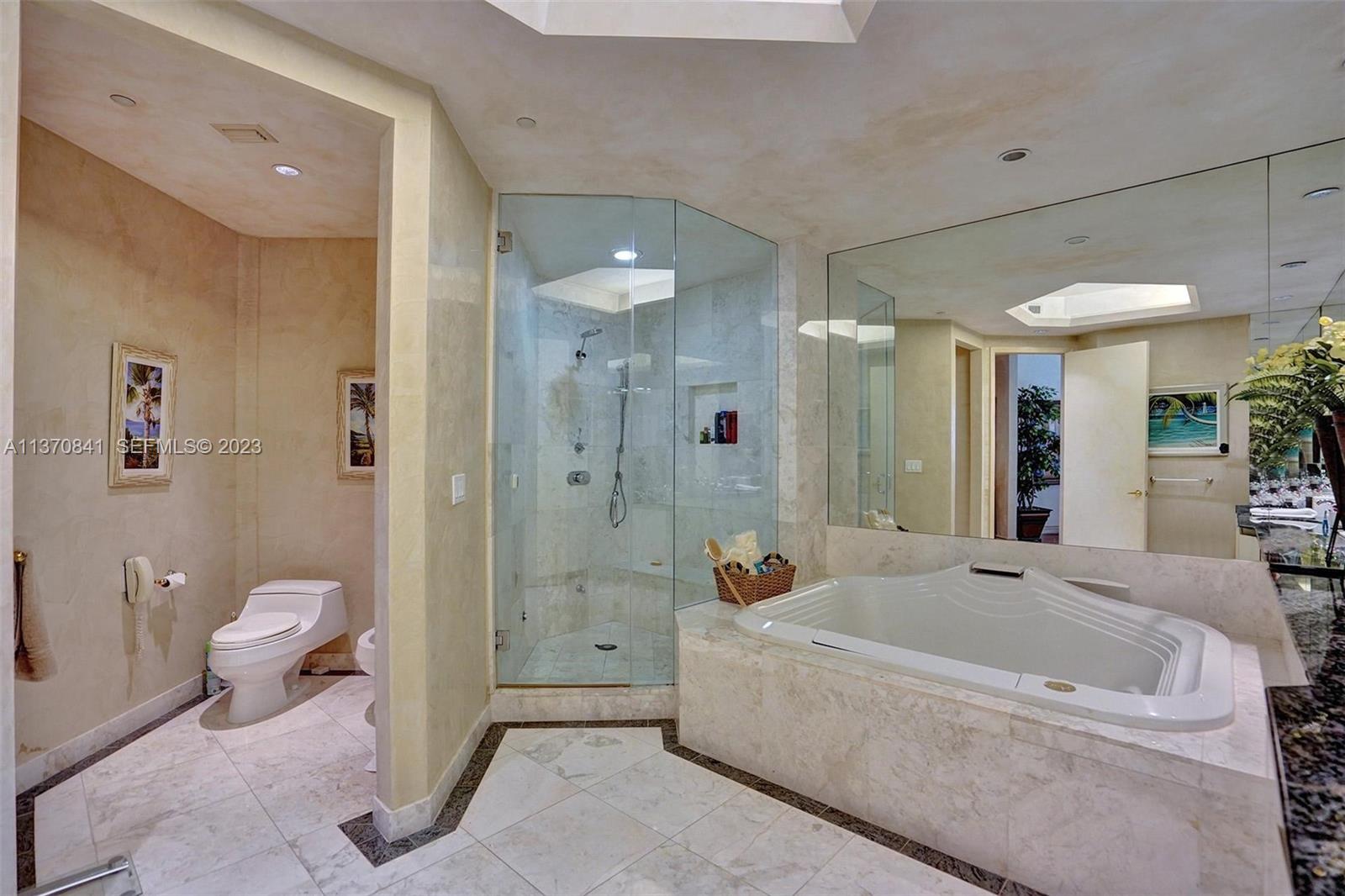 2600 Island Boulevard 101 Property Photo 25