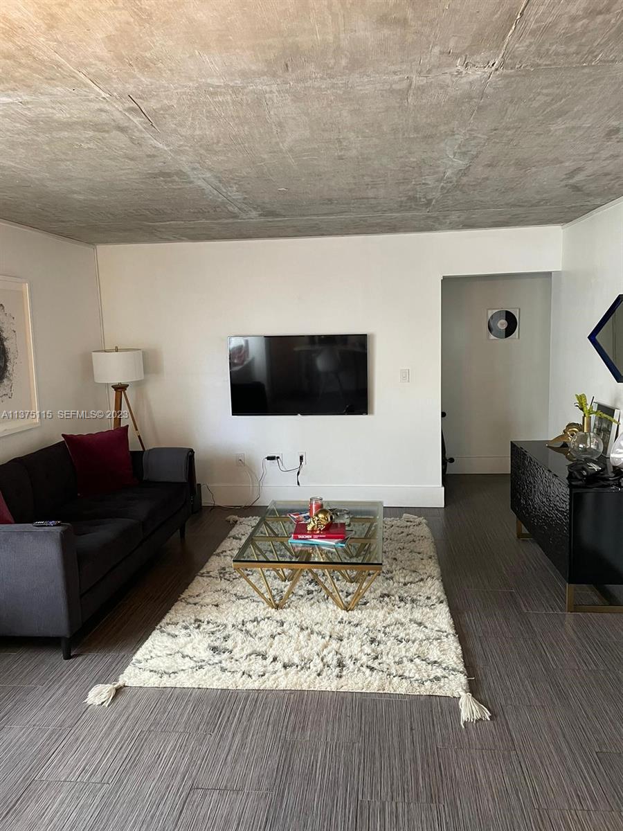 753 Michigan Avenue 2e Property Photo 4
