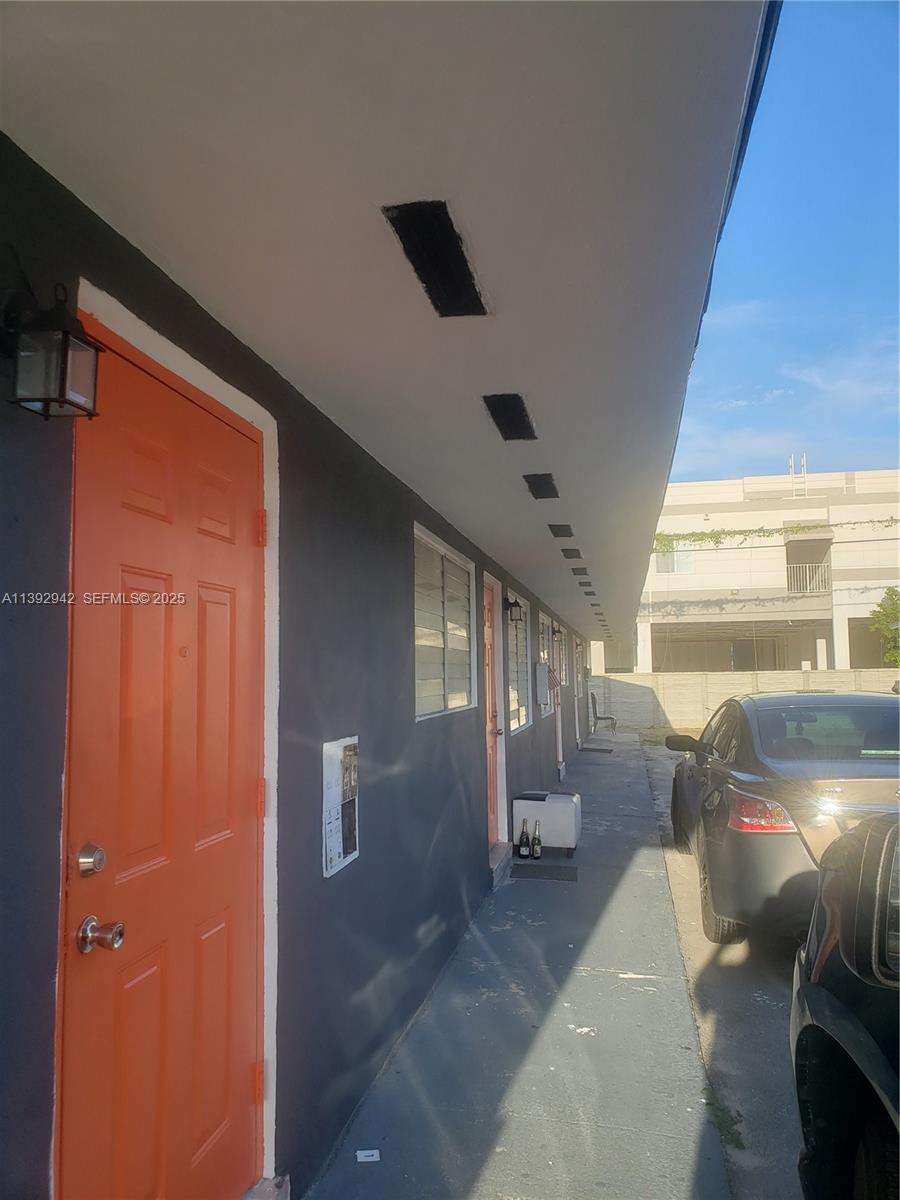 2865 Nw 22nd Avenue Property Photo 2