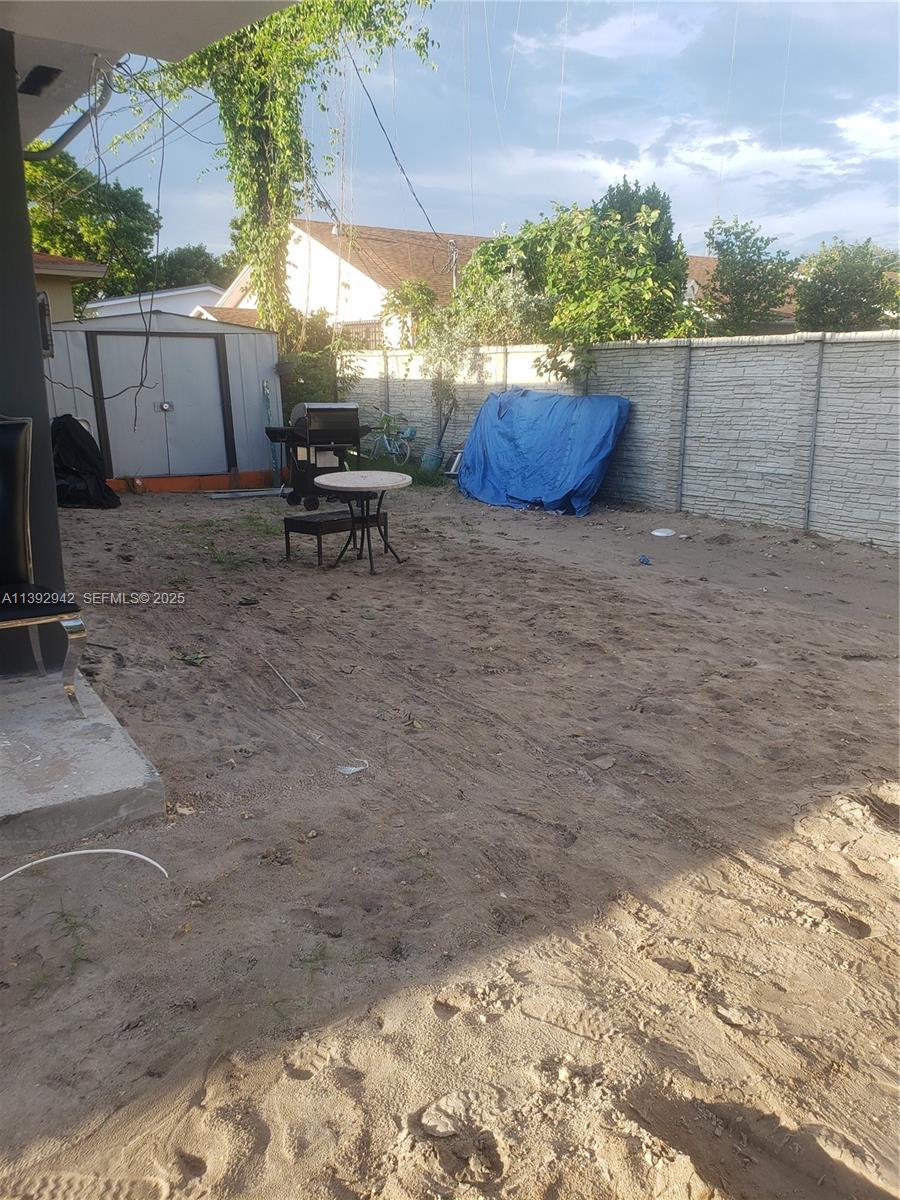 2865 Nw 22nd Avenue Property Photo 4