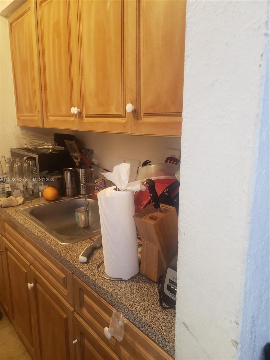 2865 Nw 22nd Avenue Property Photo 5