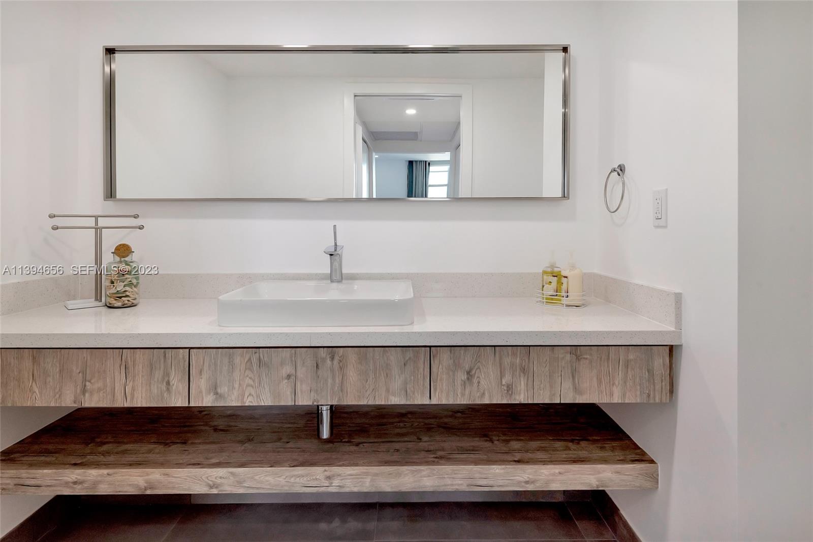 4001 S Ocean Drive 14h Property Photo 32