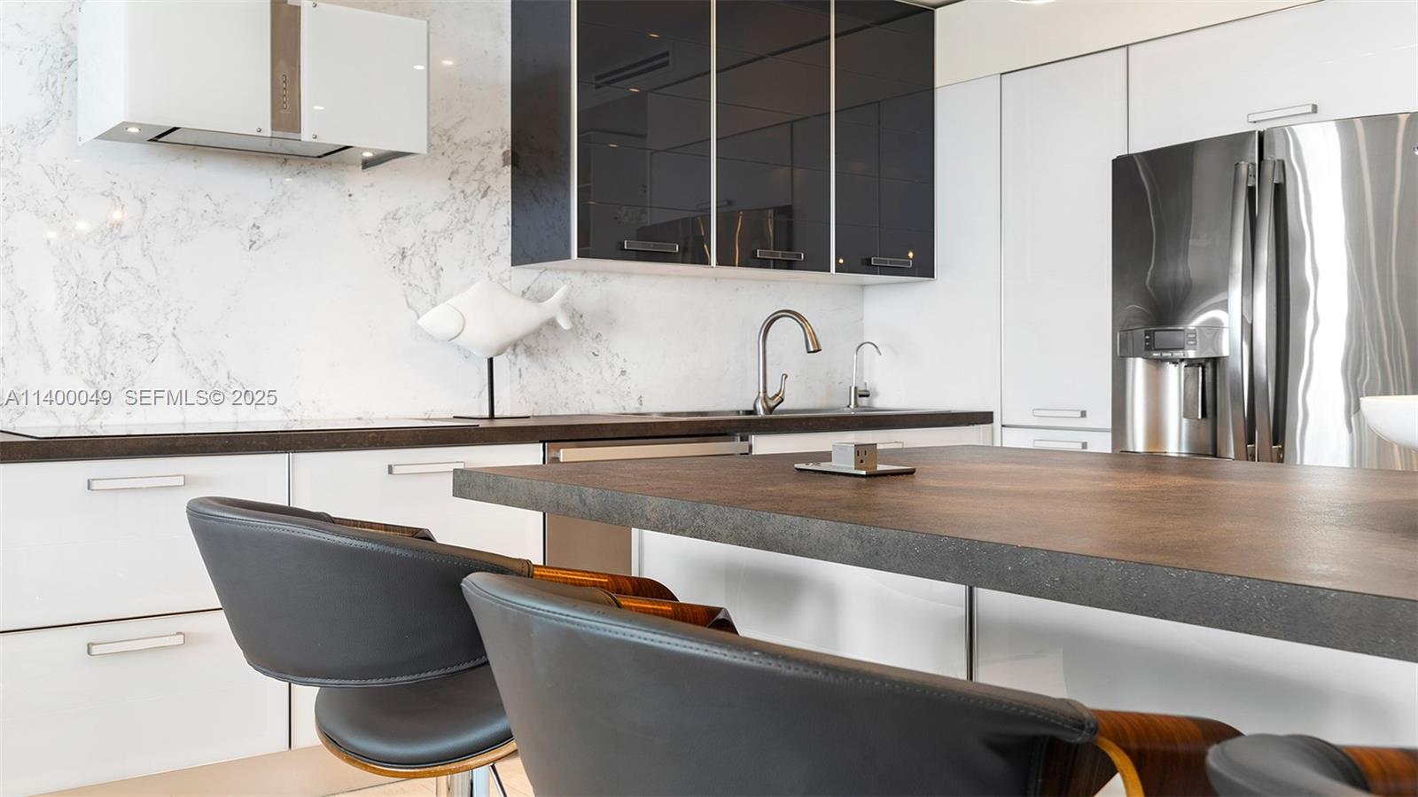 A11400049 Property Photo 33
