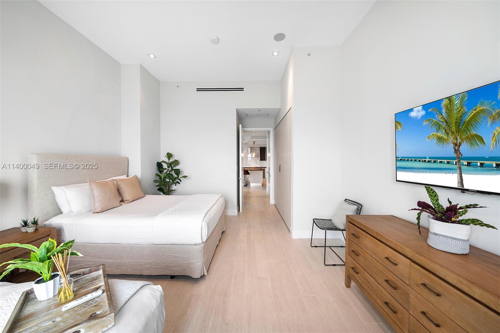 A11400049 Property Photo 35