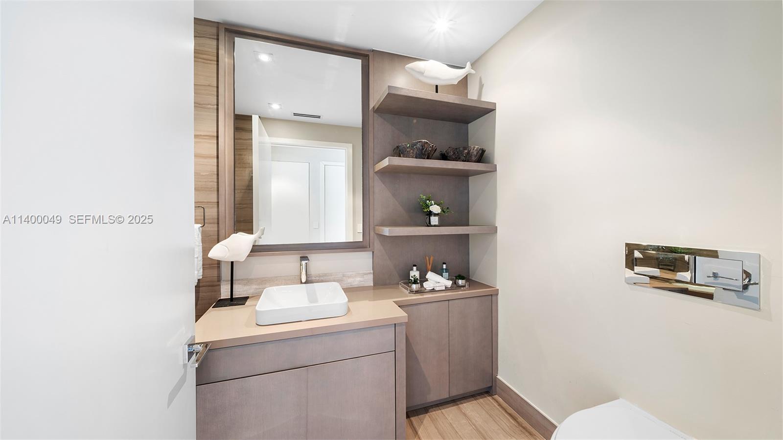 A11400049 Property Photo 42