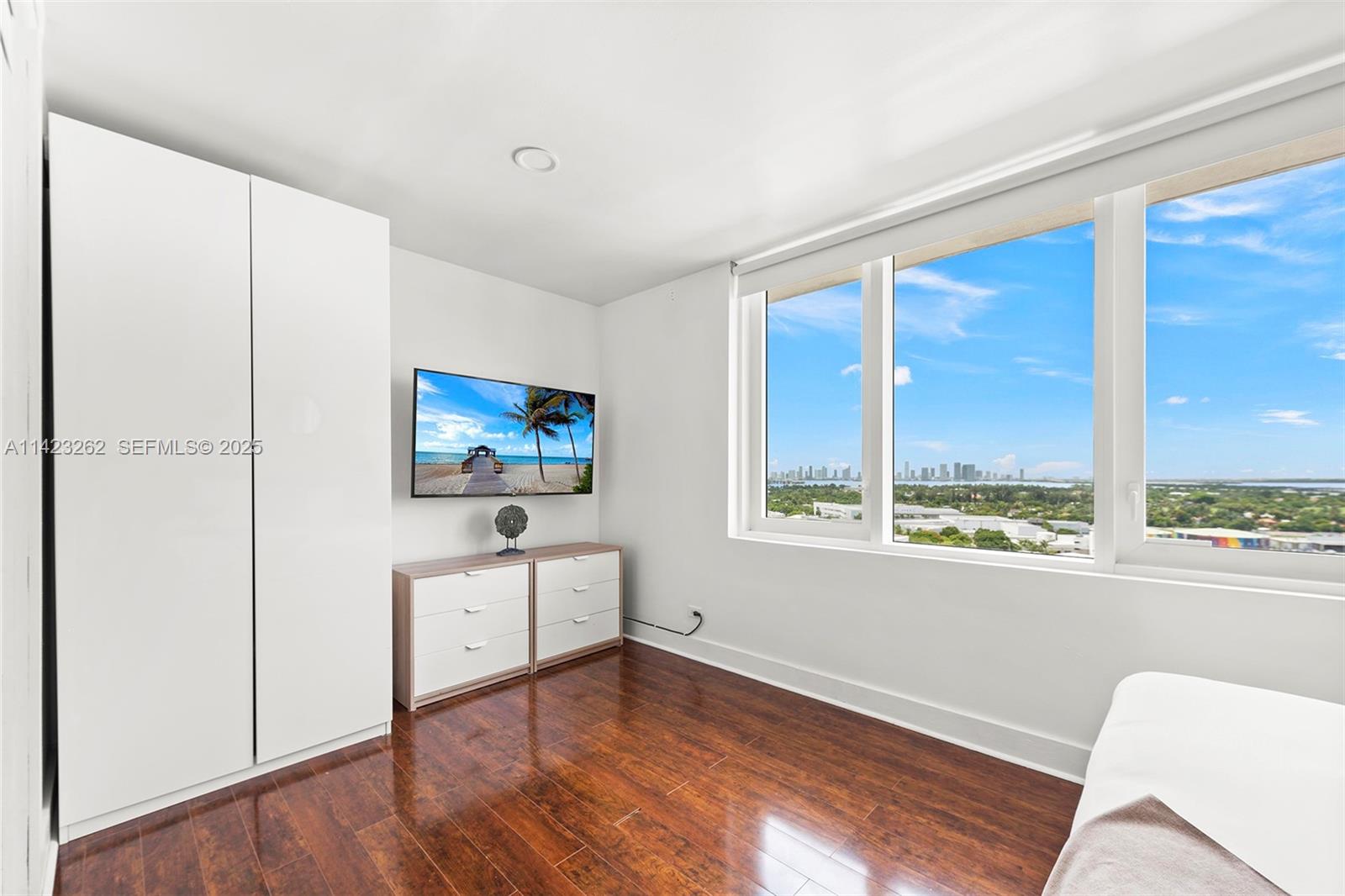 A11423262 Property Photo 11