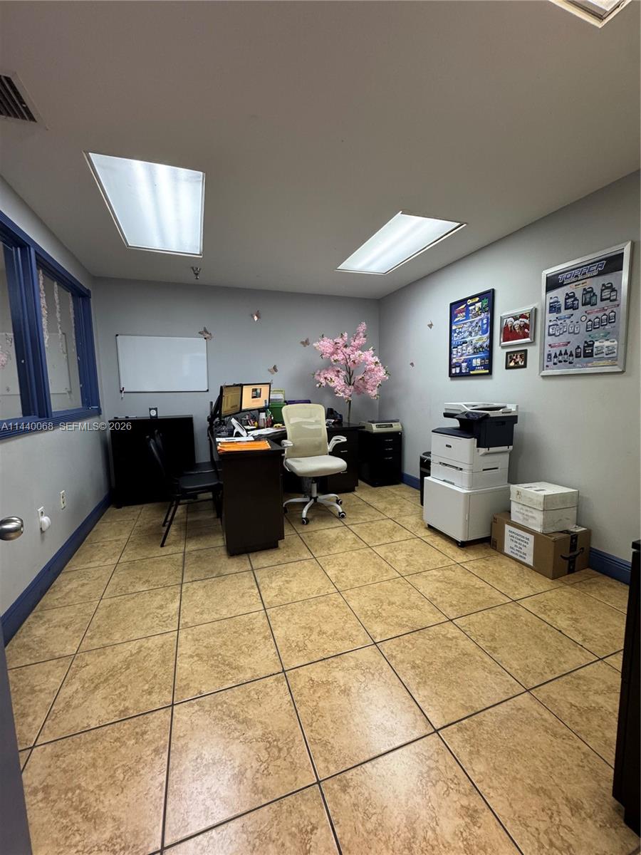 A11440068 Property Photo 8