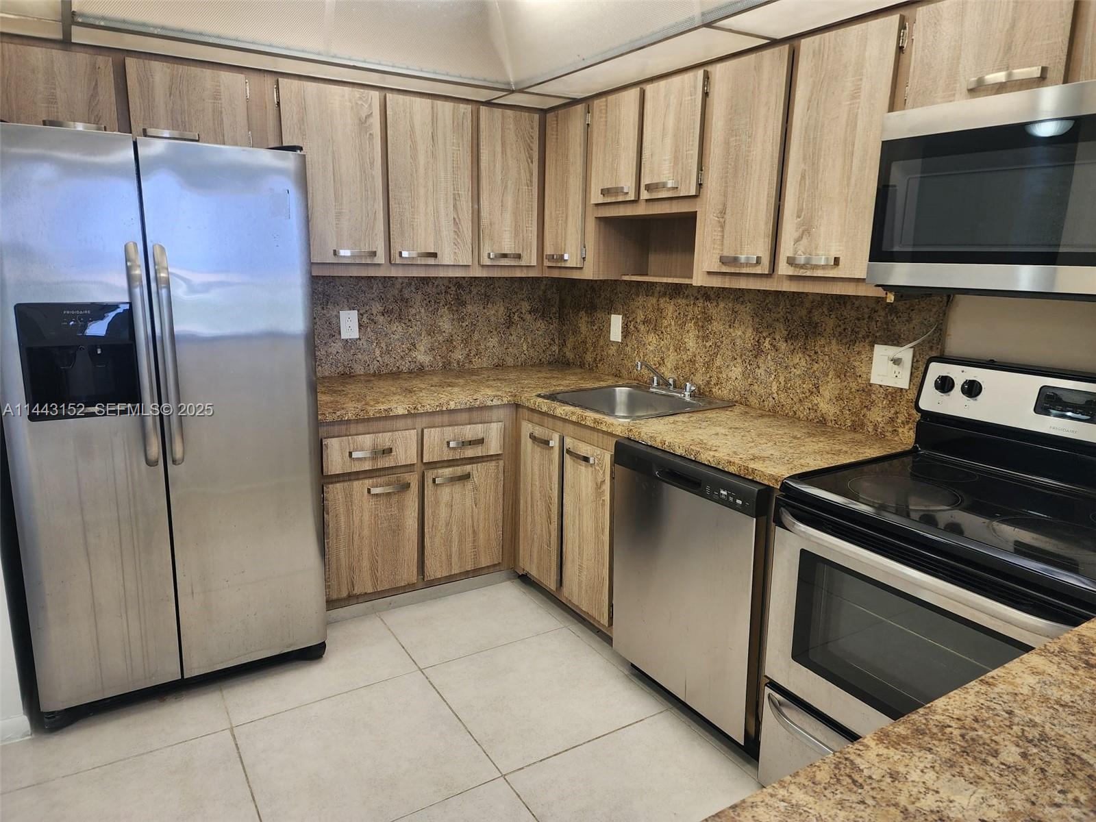13499 Biscayne Boulevard 1513 Property Photo 6