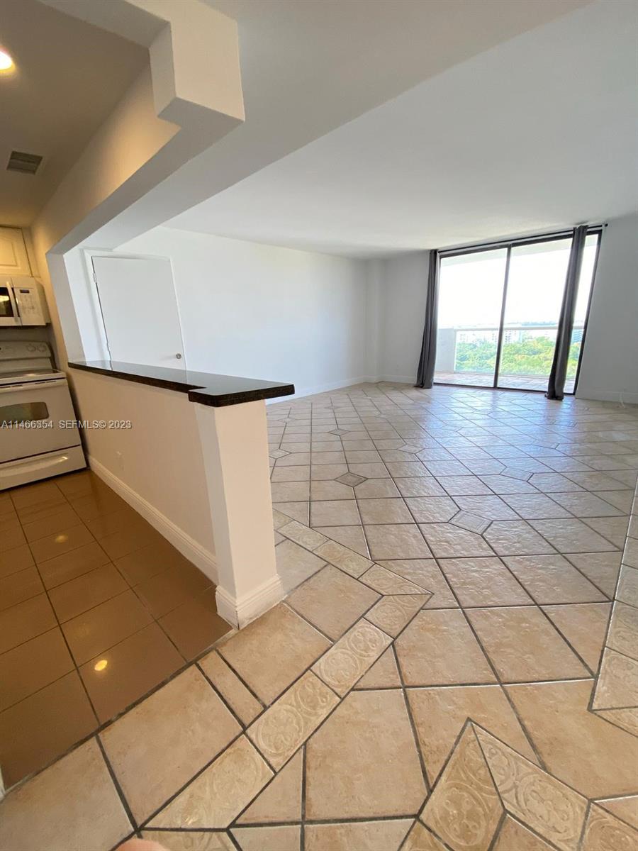13499 Biscayne Boulevard 1505 Property Photo 1