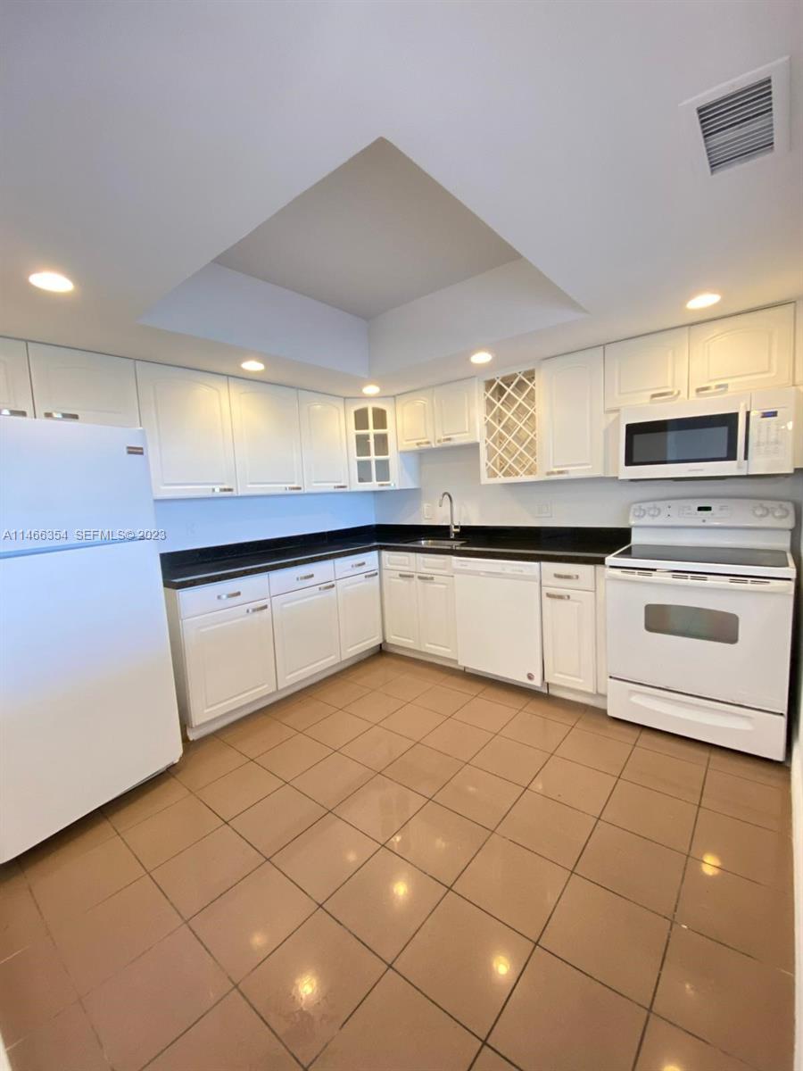 13499 Biscayne Boulevard 1505 Property Photo 3