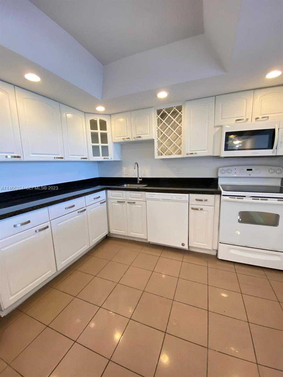 13499 Biscayne Boulevard 1505 Property Photo 5