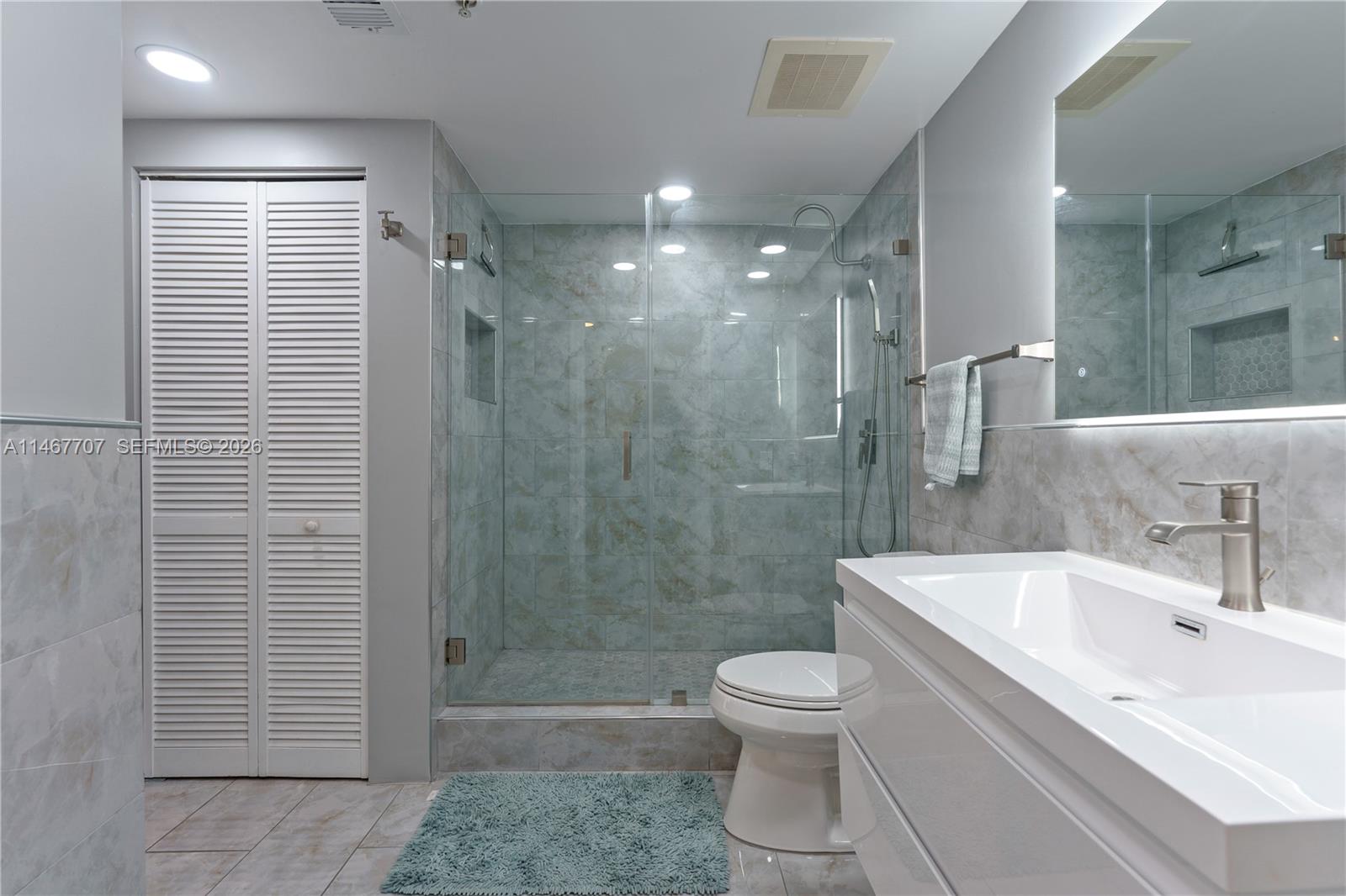 1750 N Bayshore Drive 1405 Property Photo 4