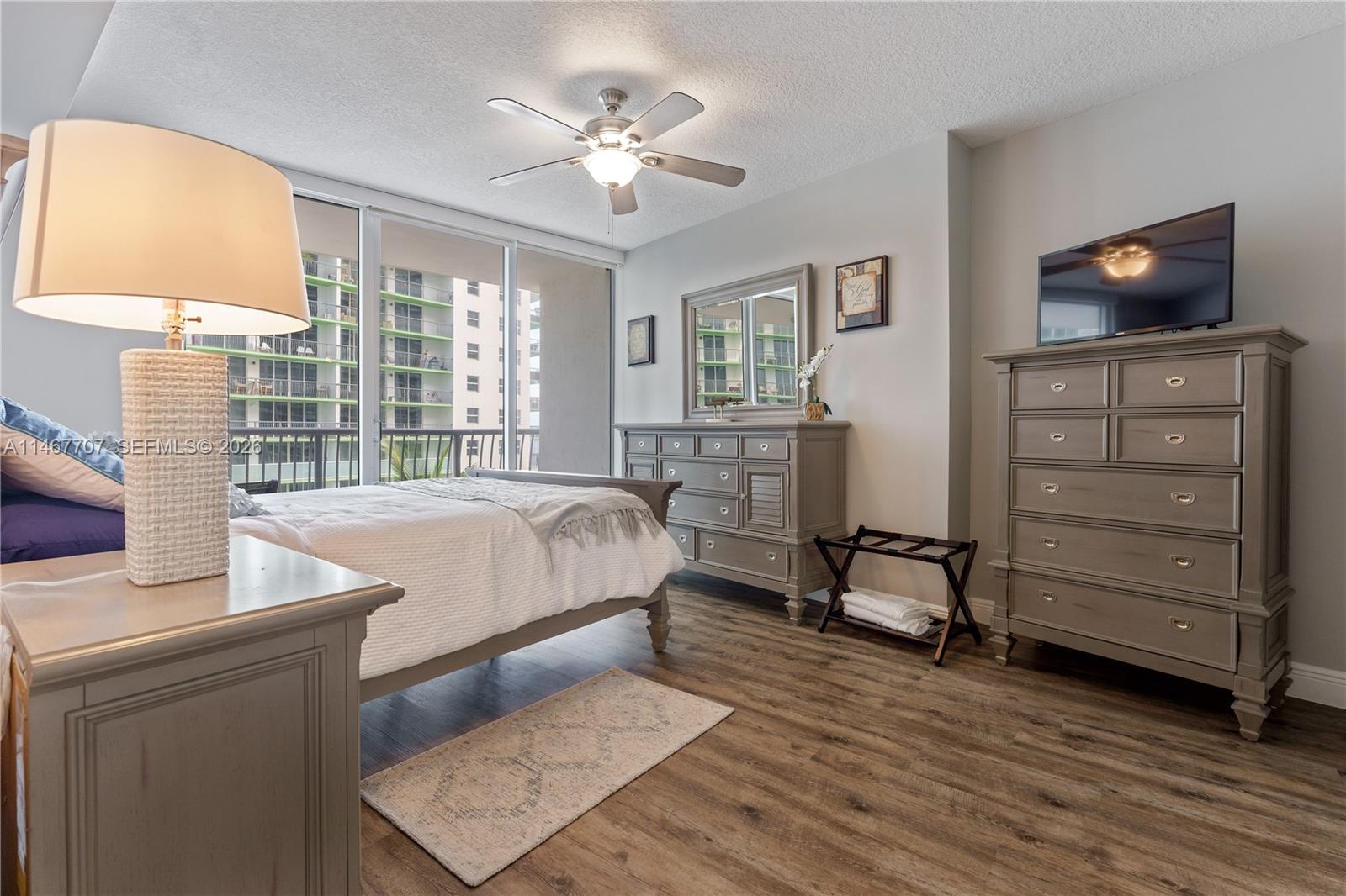 1750 N Bayshore Drive 1405 Property Photo 22