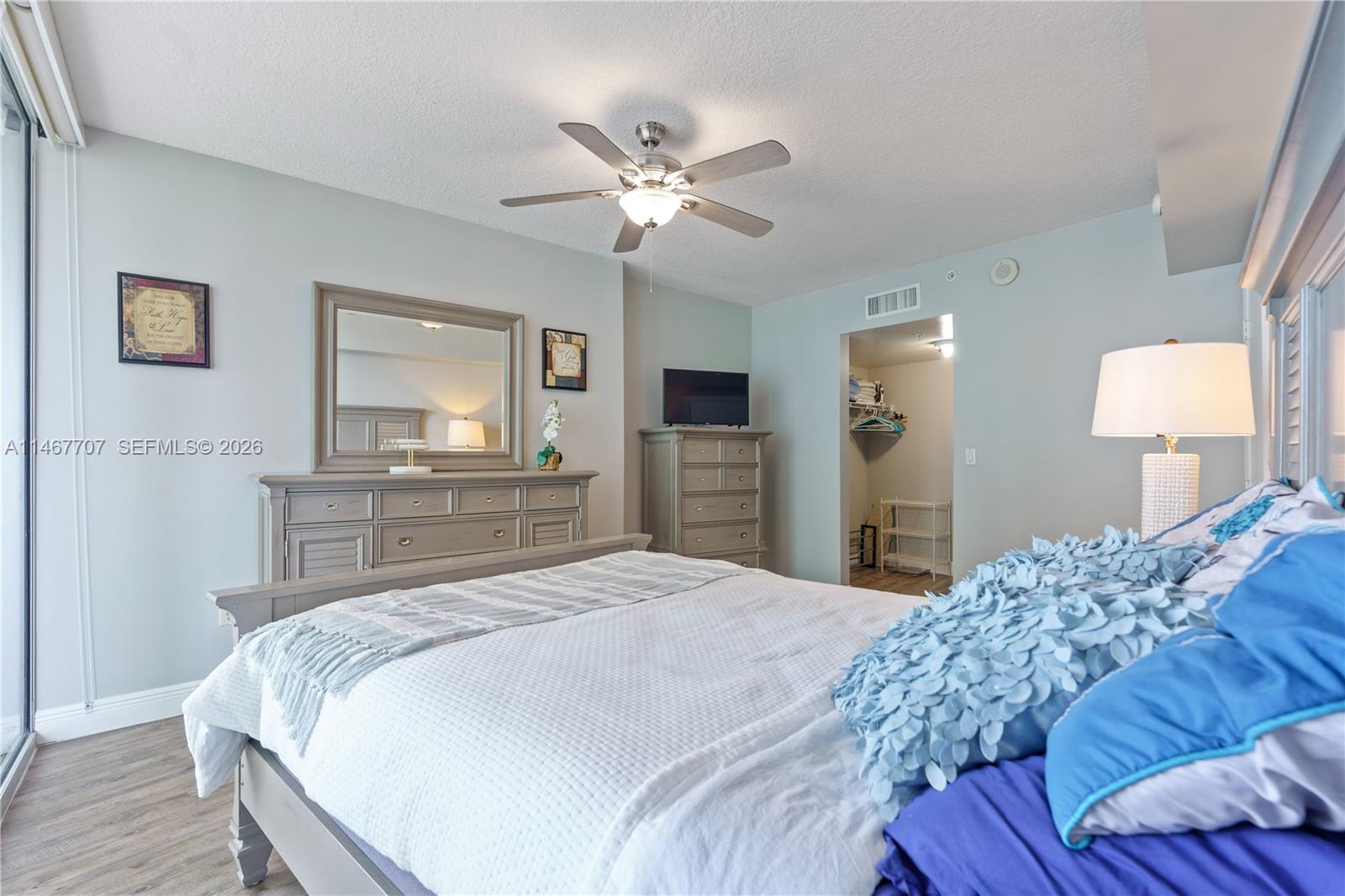 1750 N Bayshore Drive 1405 Property Photo 24