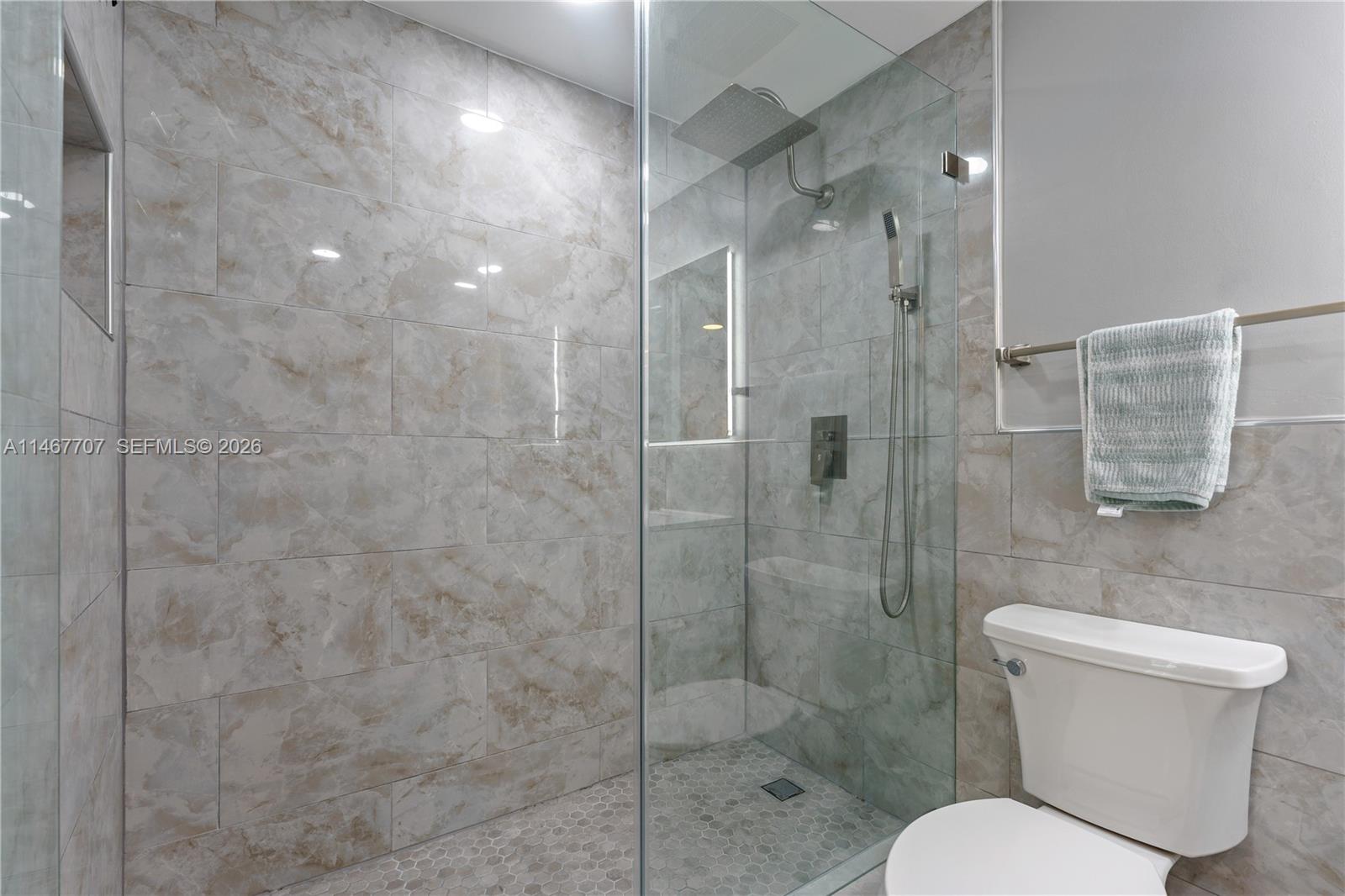1750 N Bayshore Drive 1405 Property Photo 28