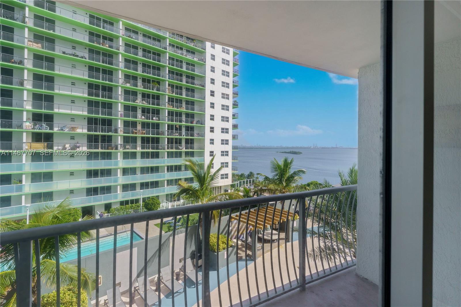 1750 N Bayshore Drive 1405 Property Photo 36