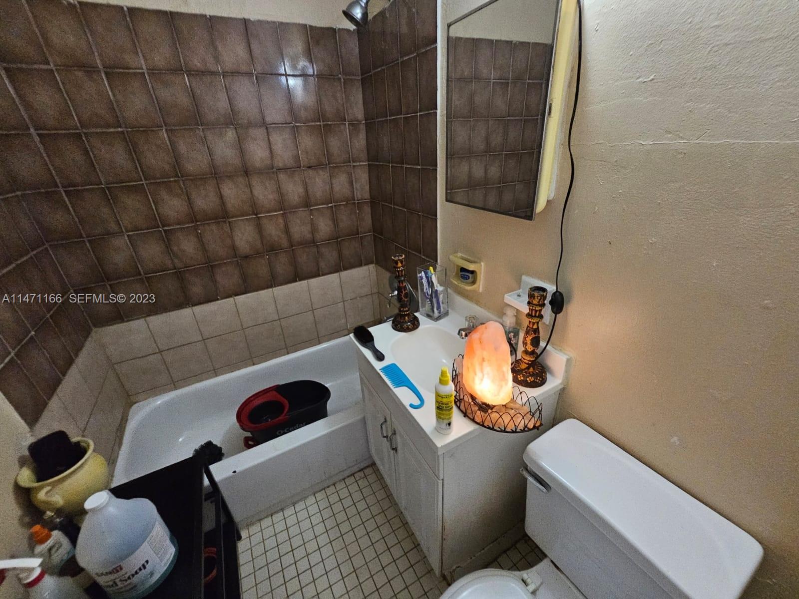 1817 Nw 25th Avenue Property Photo 11