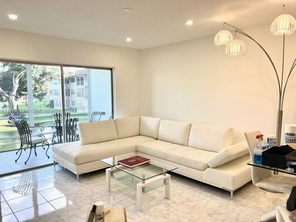 5051 W Oakland Park Boulevard 204 Property Photo 1