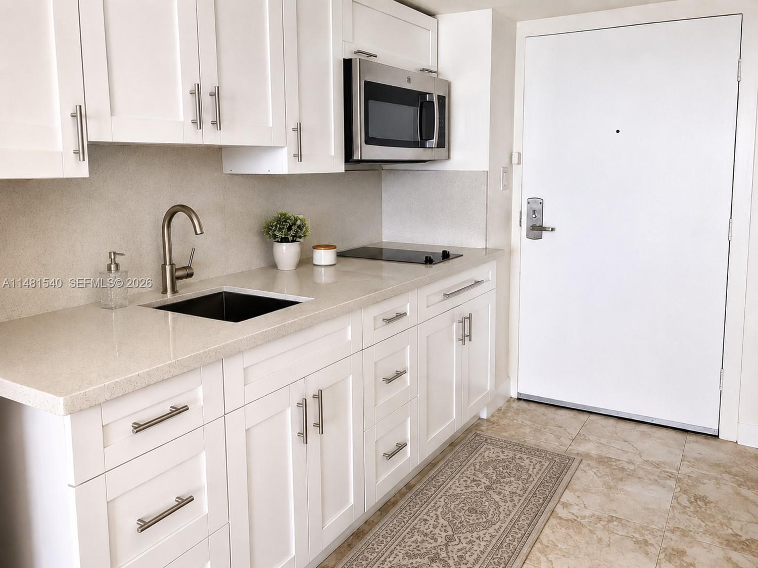 19201 Collins Avenue 411 Property Photo 4