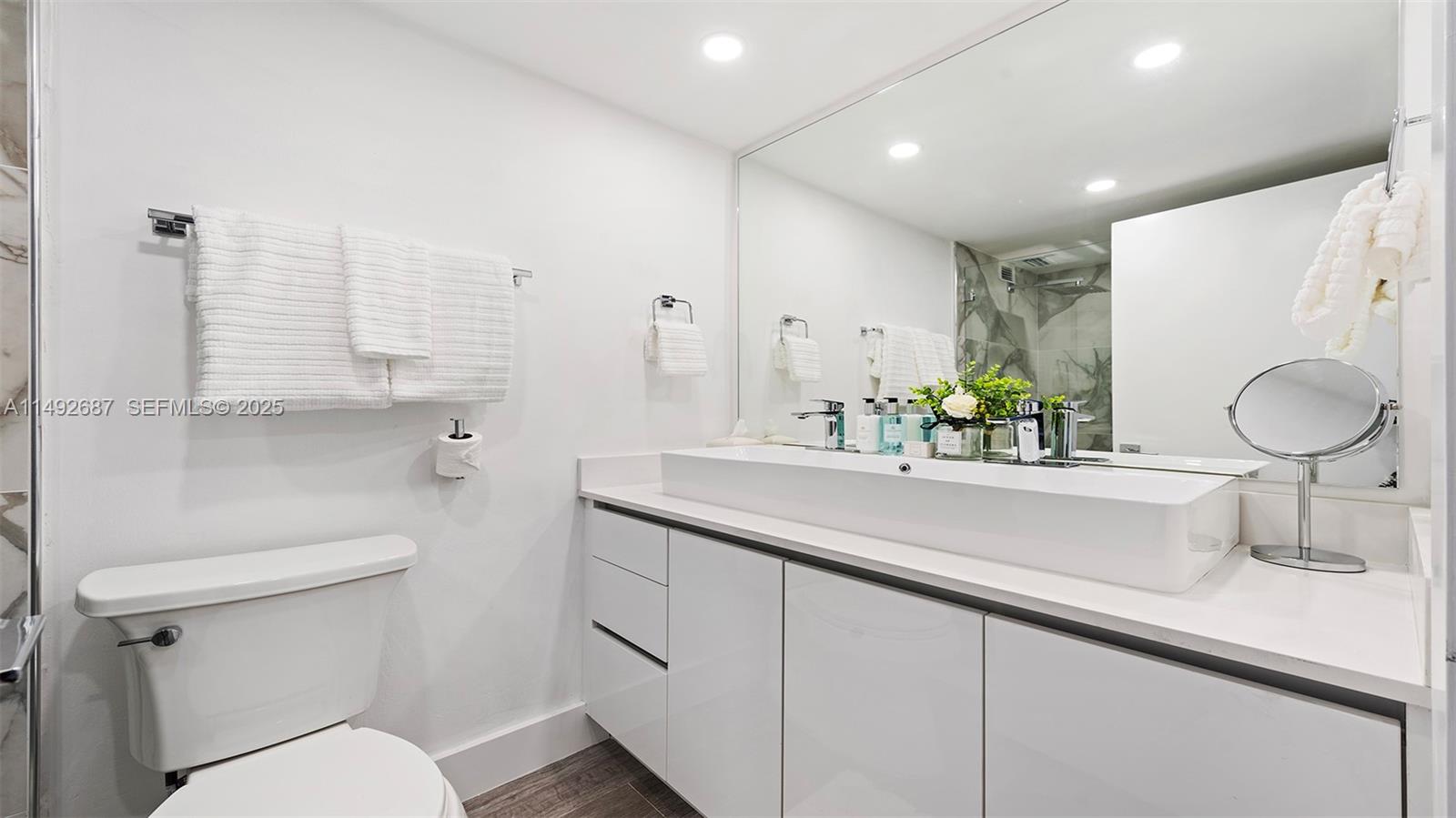 A11492687 Property Photo 23