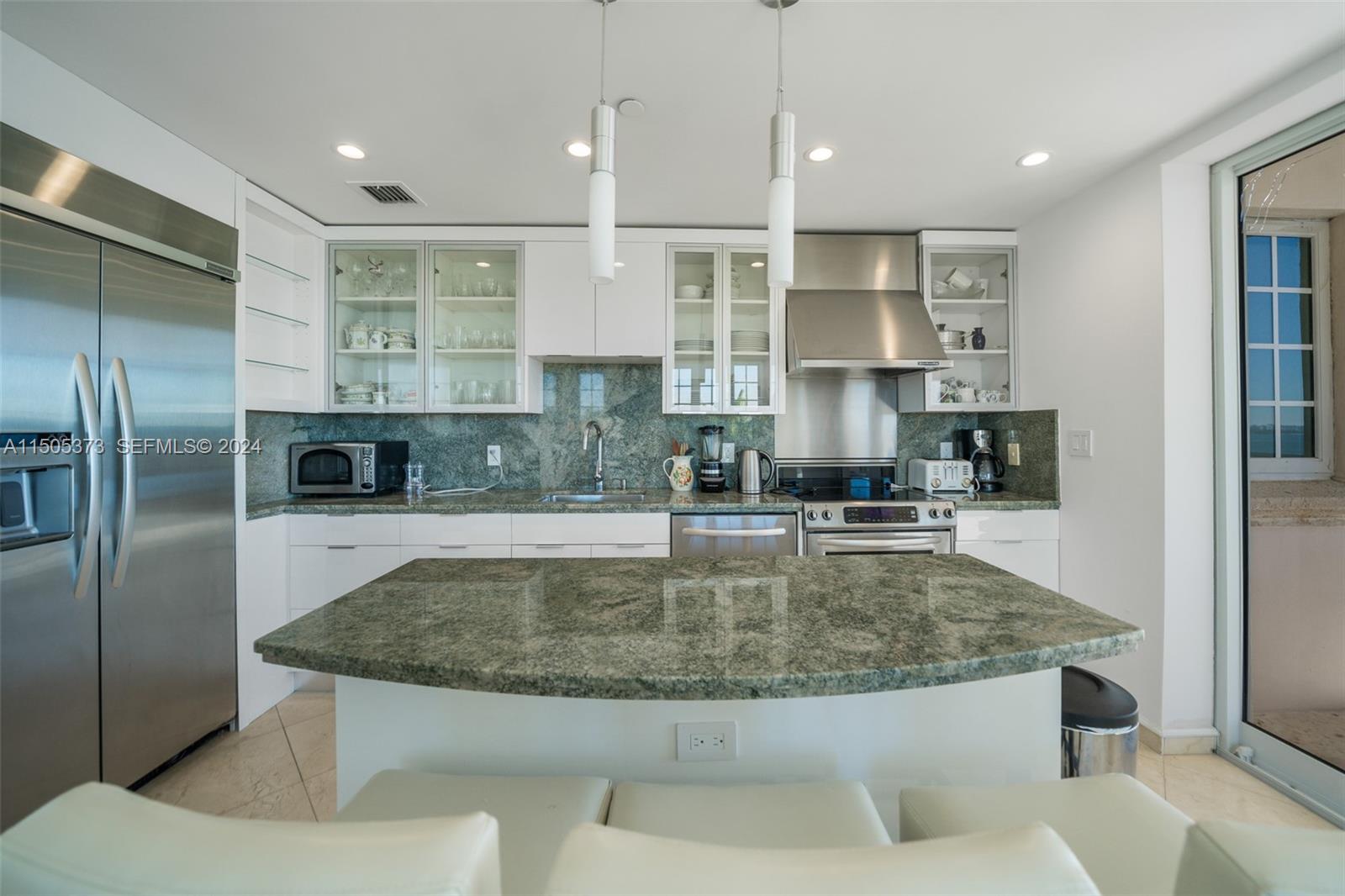 A11505373 Property Photo 32