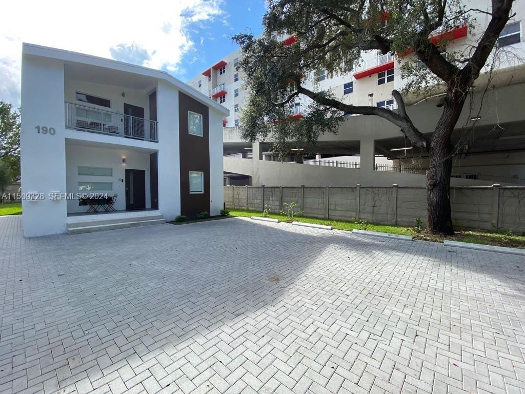 190 Nw 57th Street Property Photo 2