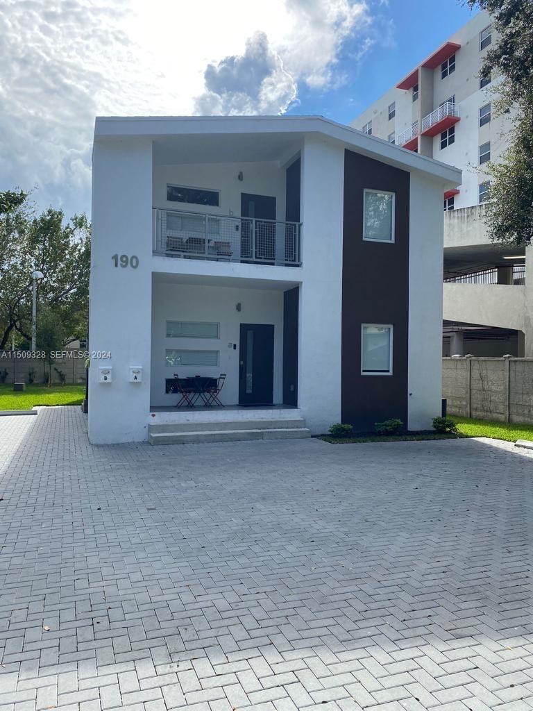 190 Nw 57th Street Property Photo 3