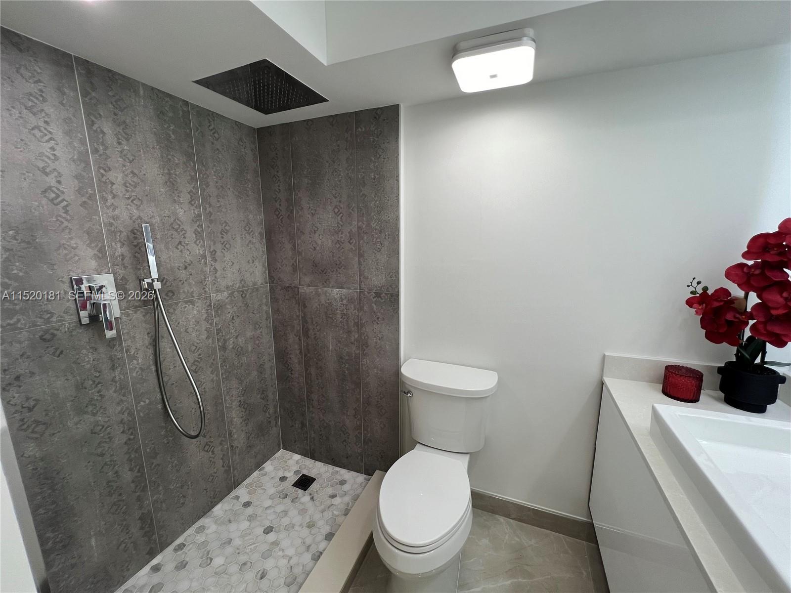 A11520181 Property Photo 8