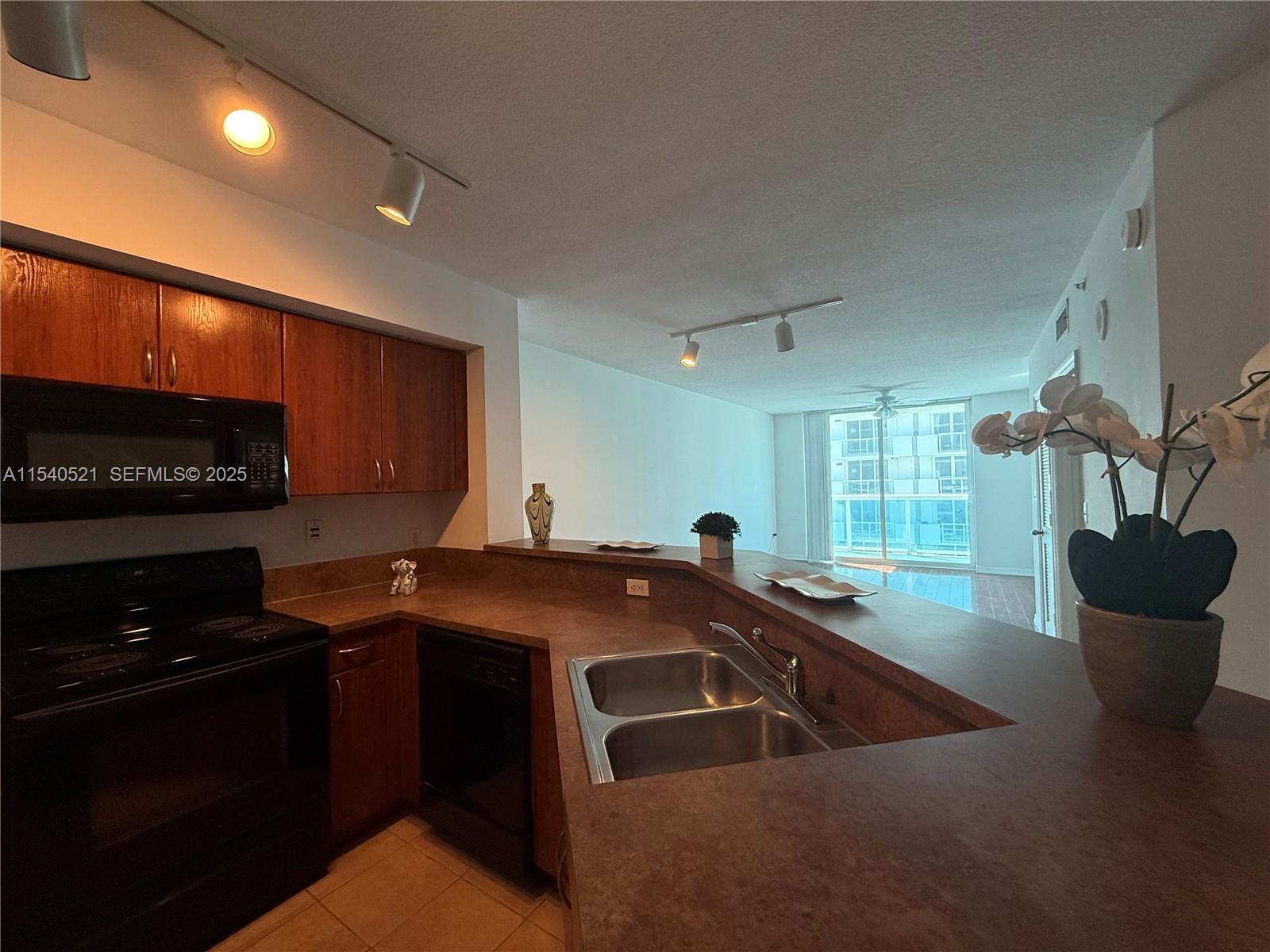 9201 Collins Avenue 1023 Property Photo 9