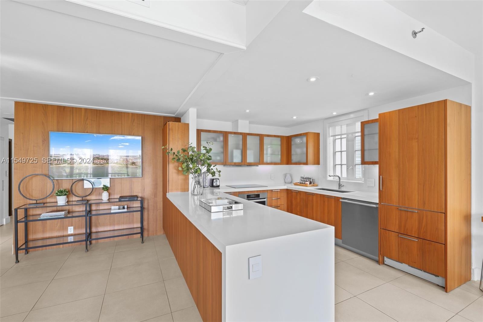 19127 Fisher Island Drive 19127 Property Photo 12