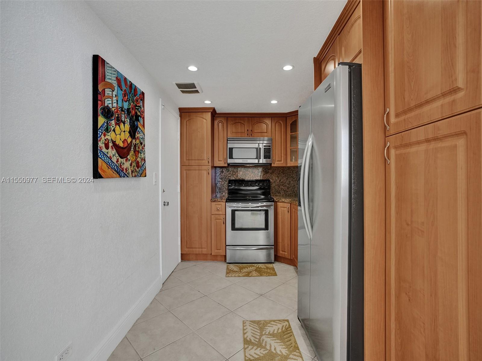 5005 Collins Avenue 725 Property Photo 7