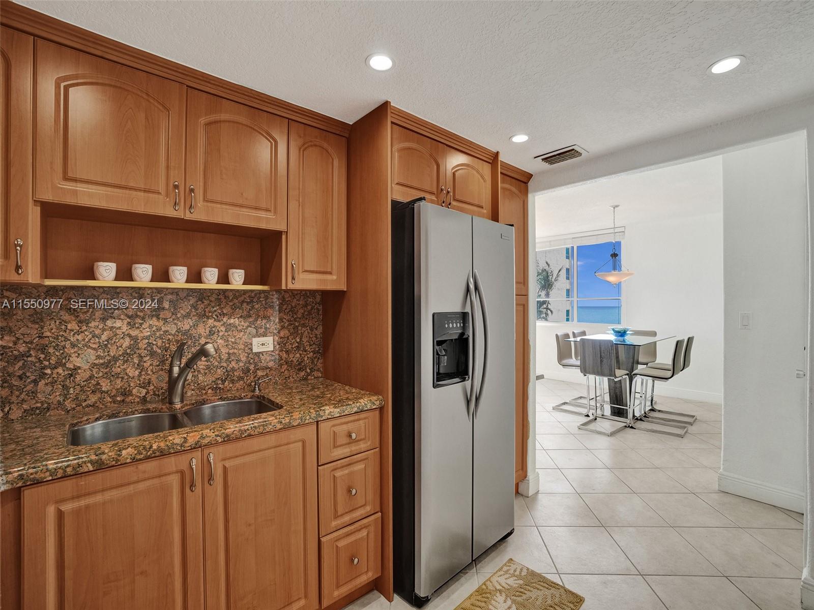 5005 Collins Avenue 725 Property Photo 9
