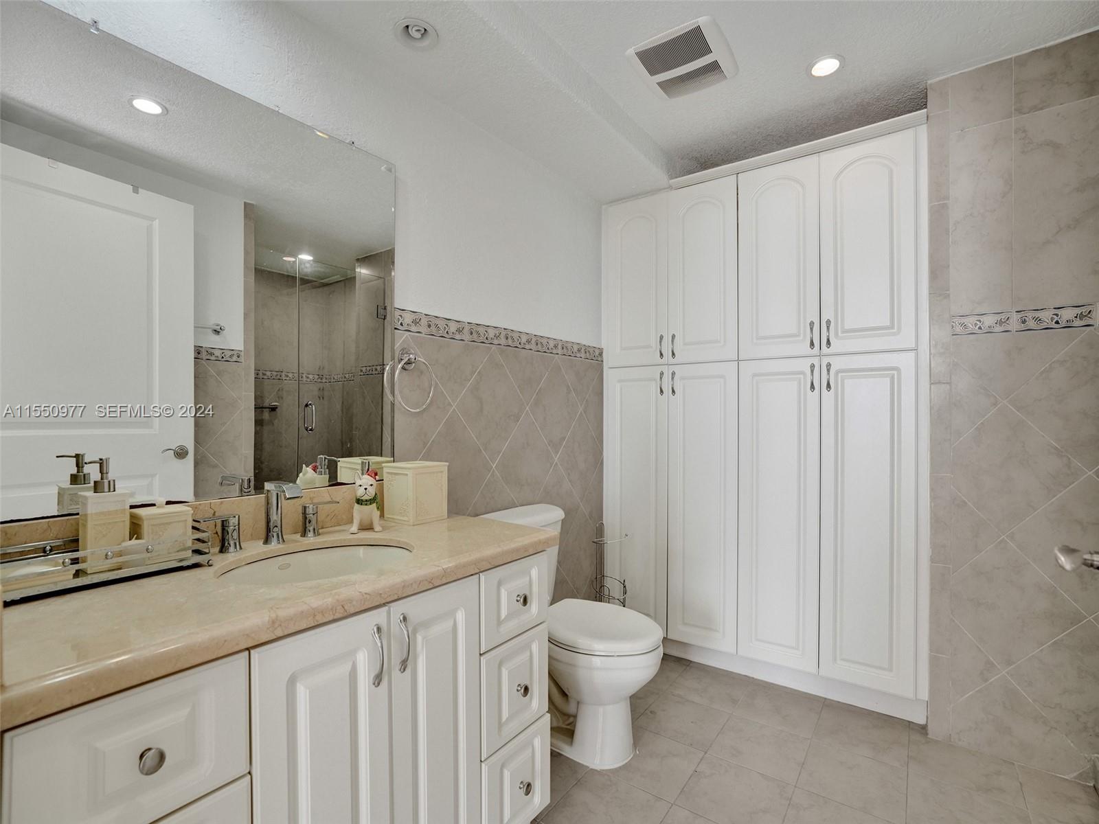 5005 Collins Avenue 725 Property Photo 17