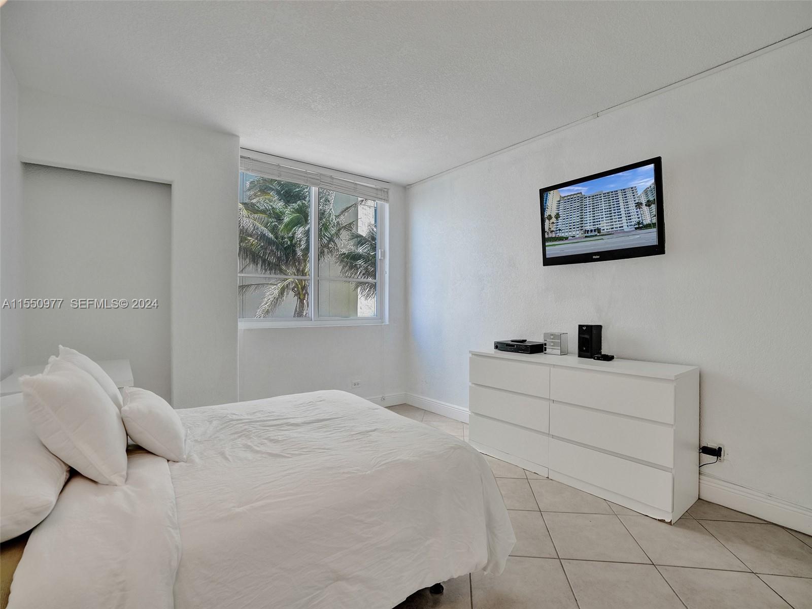 5005 Collins Avenue 725 Property Photo 21
