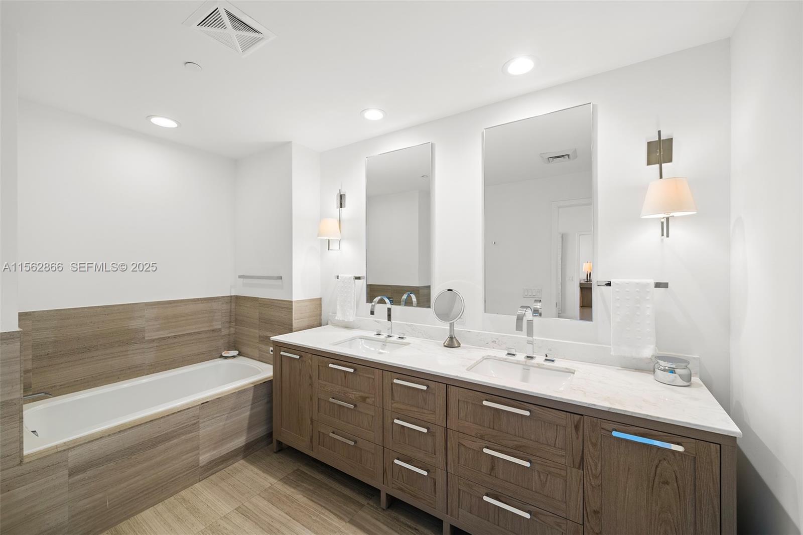 360 Ocean Drive 905s Property Photo 15