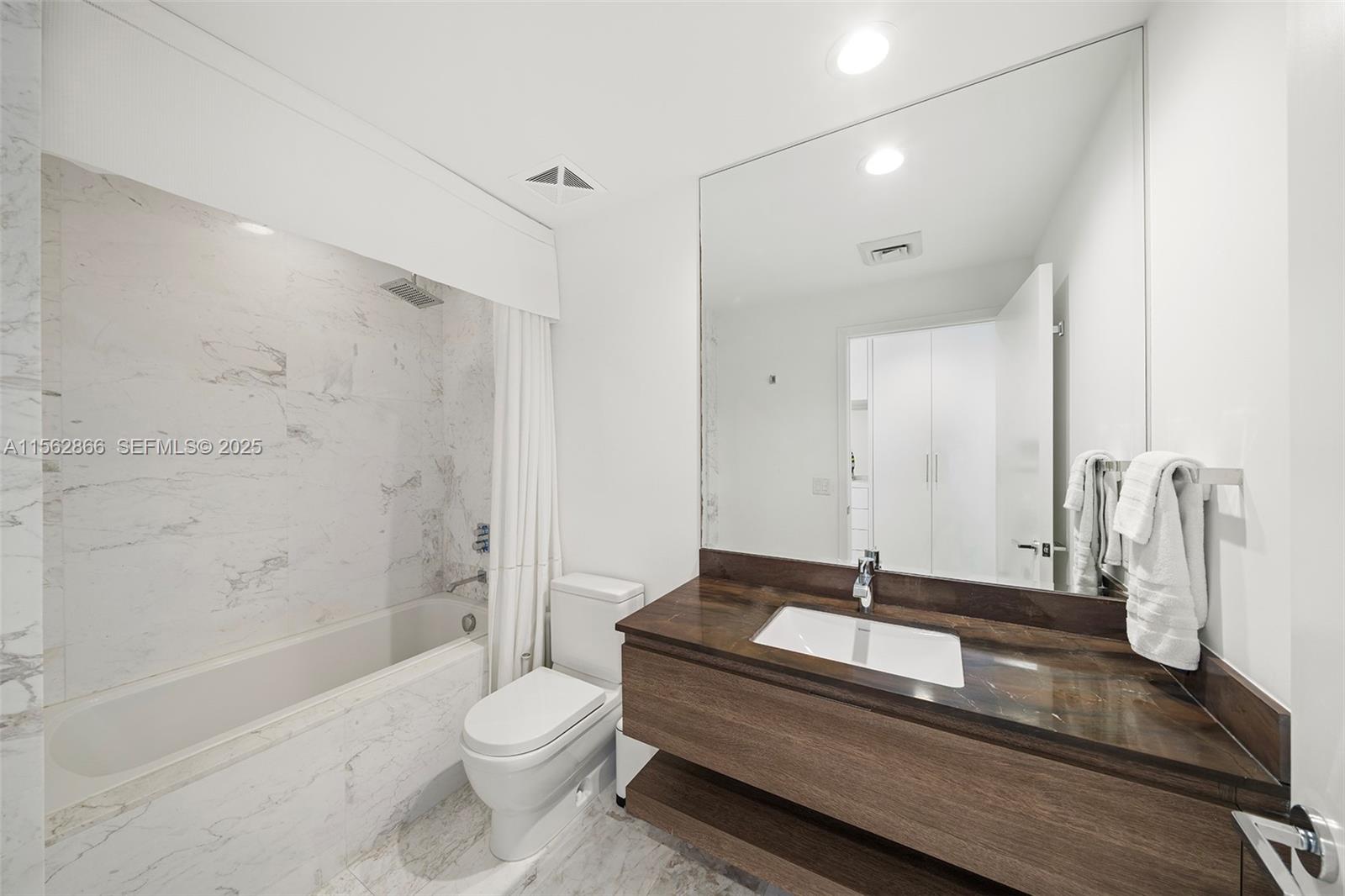 360 Ocean Drive 905s Property Photo 20