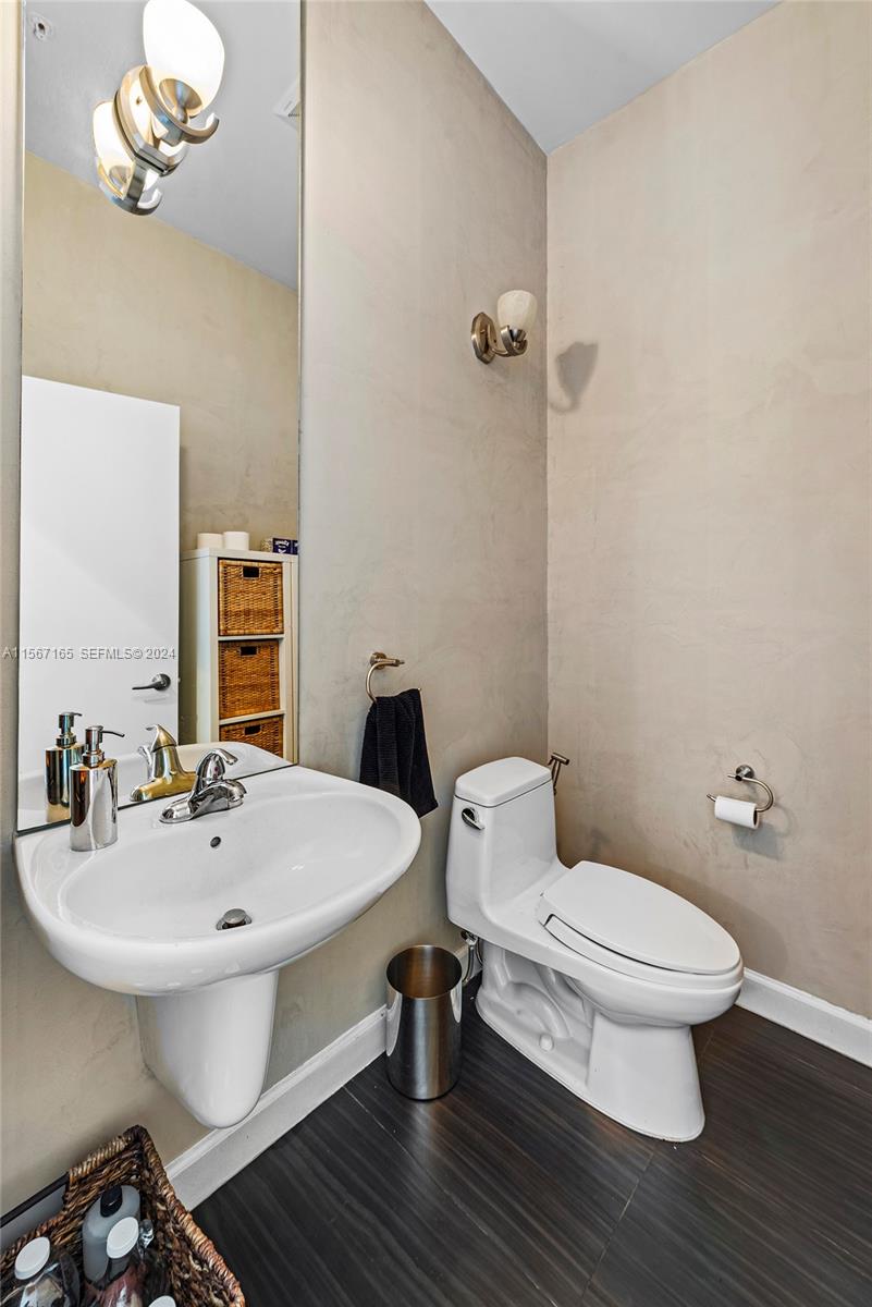 2001 Meridian Avenue 517 Property Photo 21