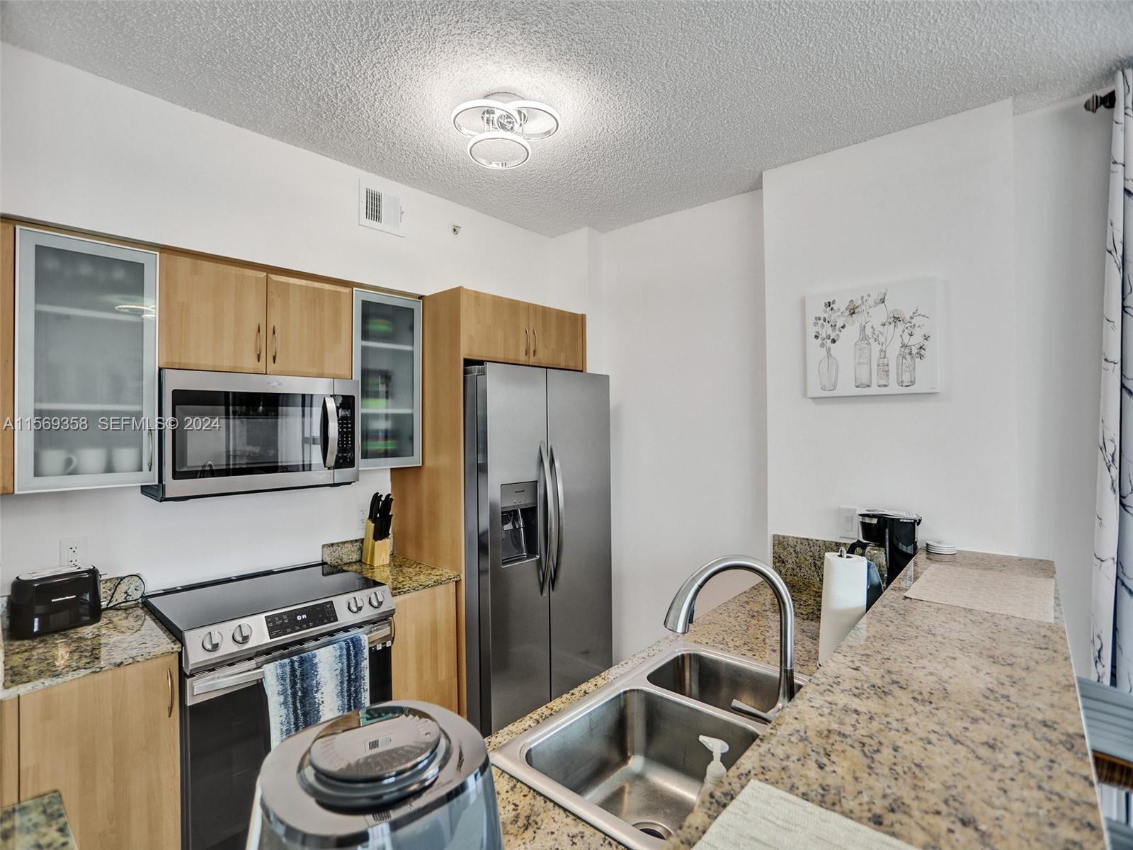 17555 Atlantic Boulevard 1101 Property Photo 8