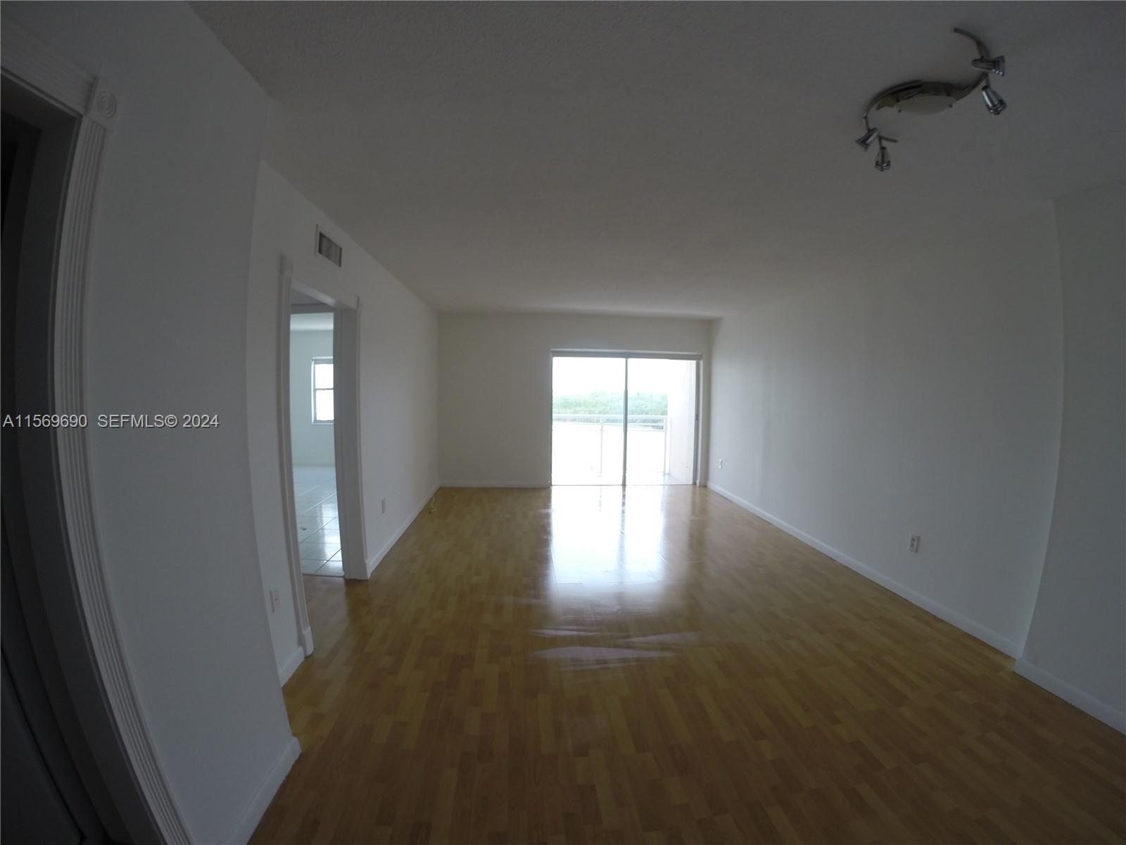 400 Kings Point Drive 905 Property Photo 1