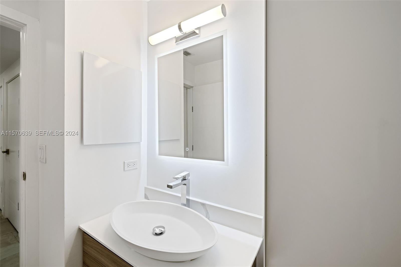 19144 Fisher Island Drive 19144 Property Photo 17