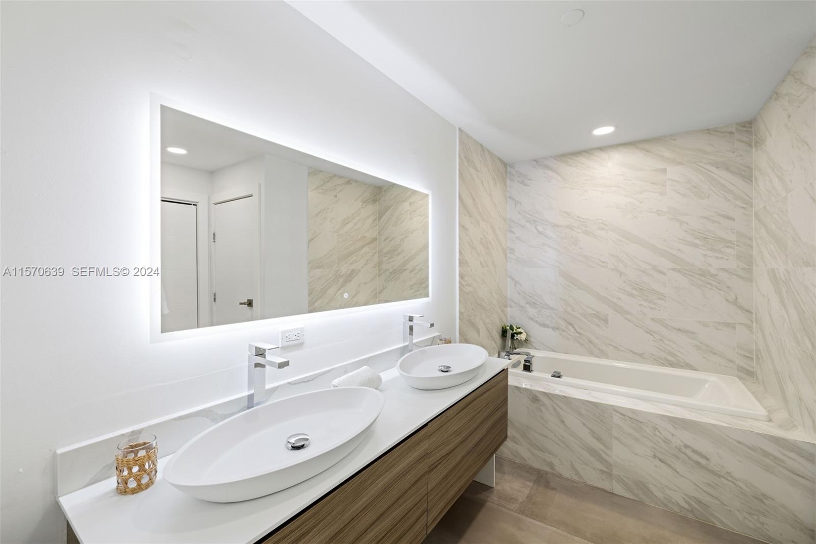 19144 Fisher Island Drive 19144 Property Photo 23