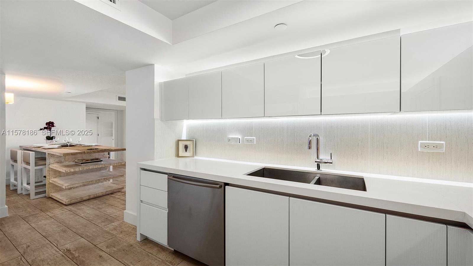 A11578186 Property Photo 14