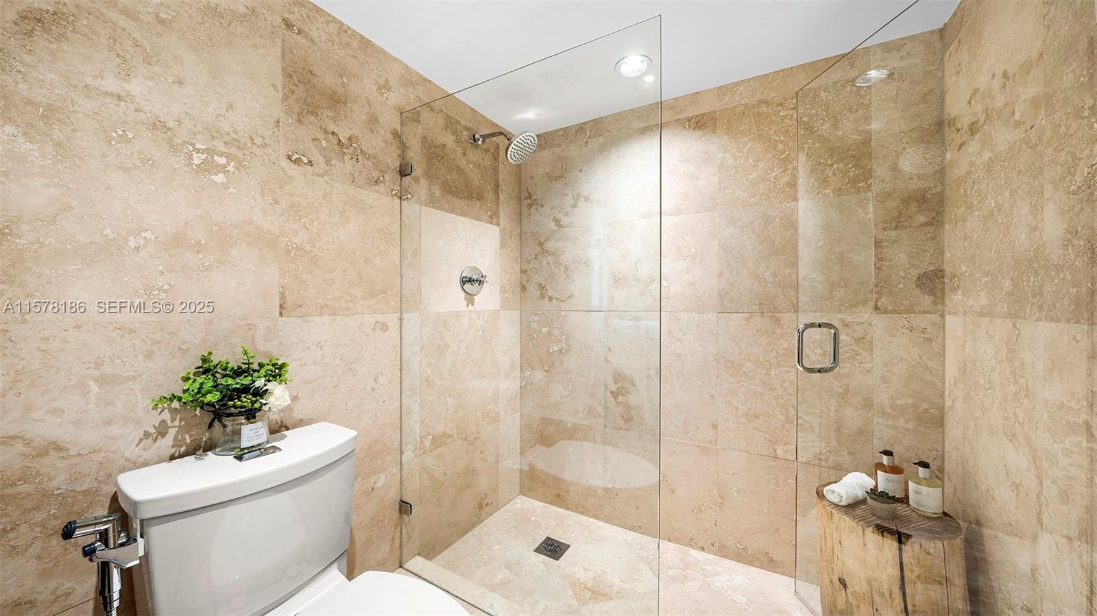 A11578186 Property Photo 32