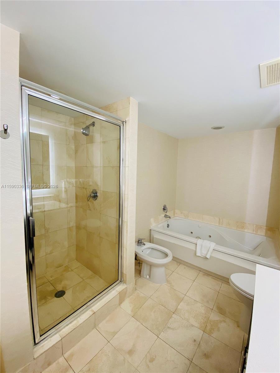 17375 Collins Avenue 705 Property Photo 13