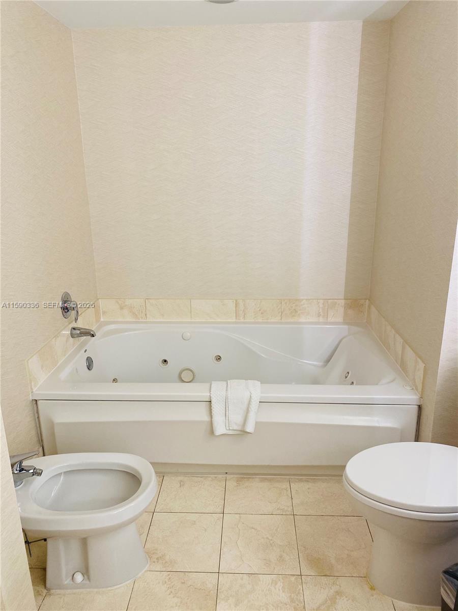 17375 Collins Avenue 705 Property Photo 14