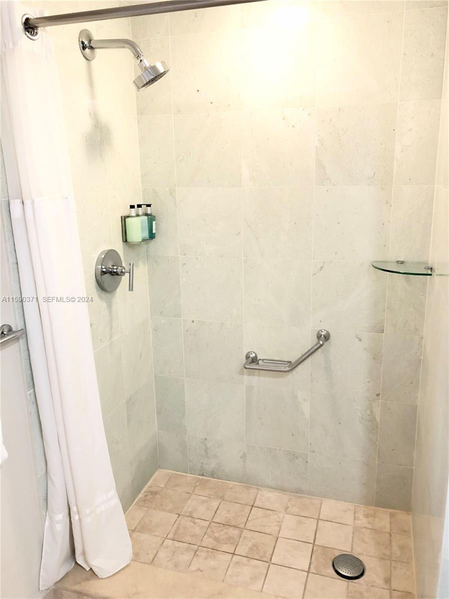 18683 Collins Avenue 1907 Property Photo 32