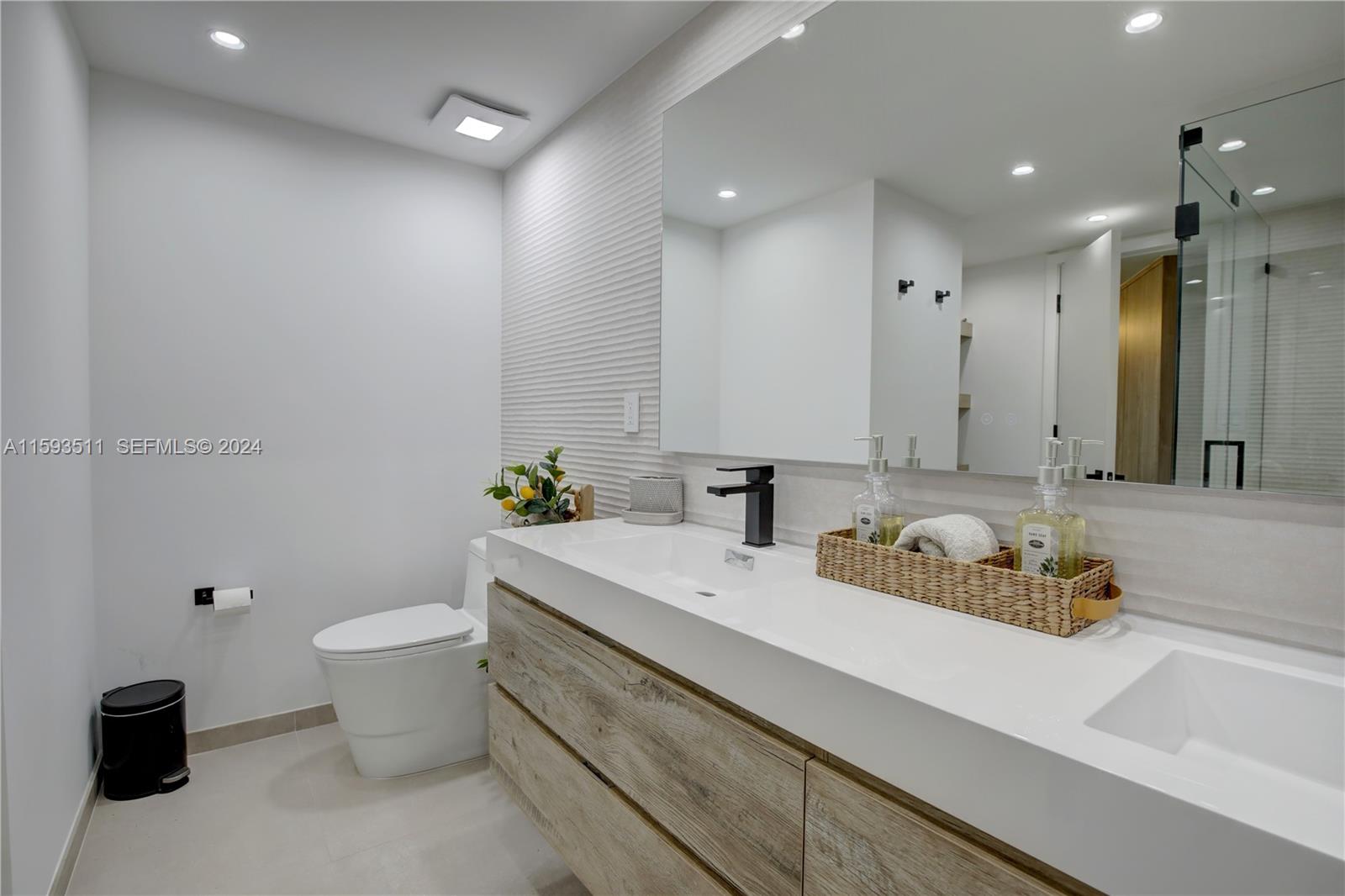1121 Crandon Boulevard D1201 Property Photo 29