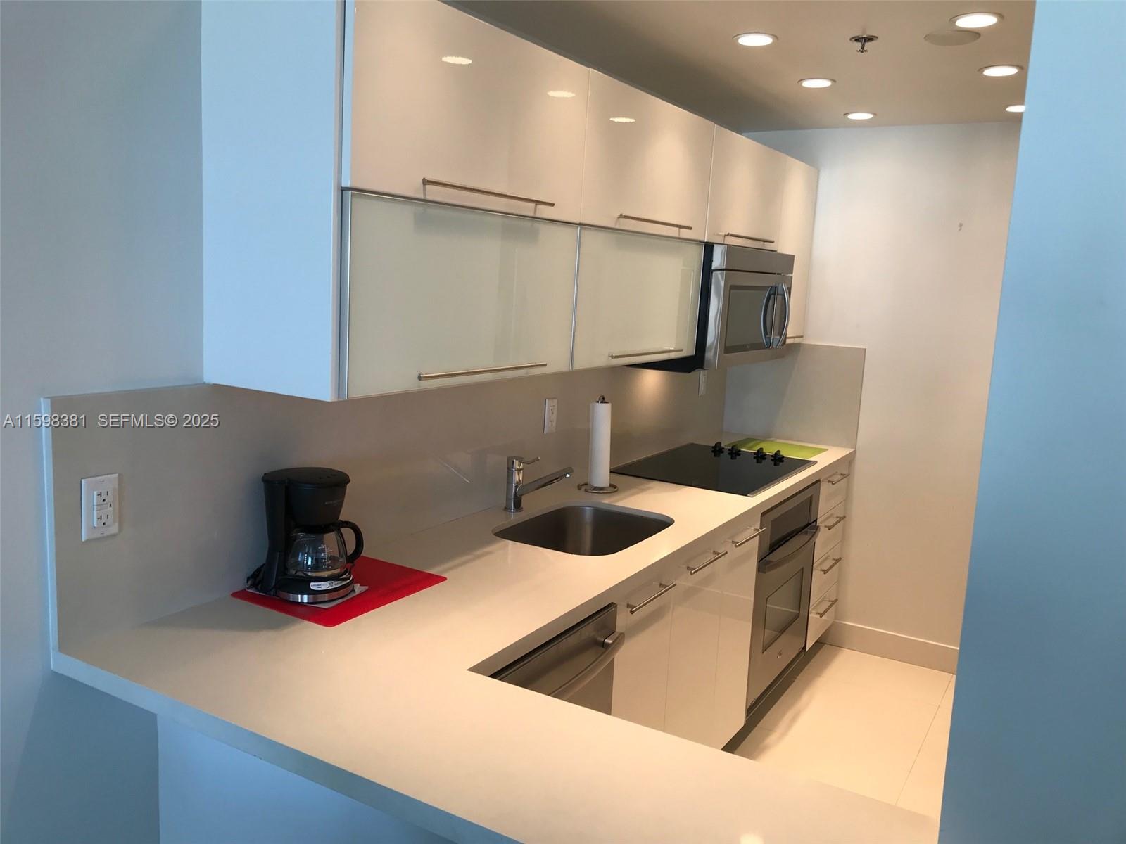 100 Lincoln Road 808 Property Photo 9