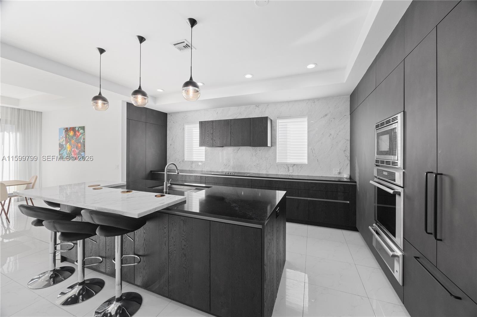 A11599799 Property Photo 16